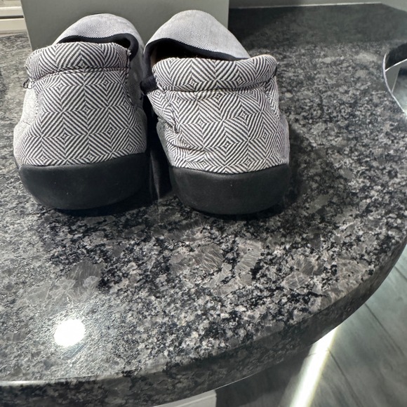 Stretchies‎ Black & White Geometric Print Comfort Ballet Flats Shoes - Picture 4 of 6